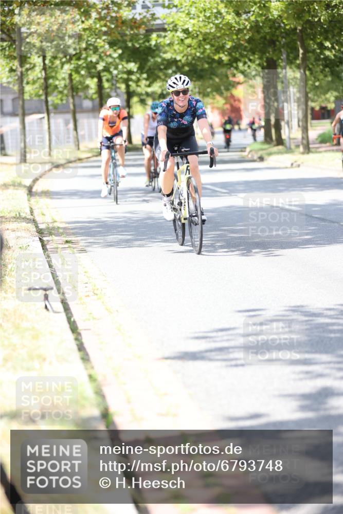 11.08.2024 - GEWOBA Citytriathlon Bremen H.Heesch http://msf.ph/oto/6793748 11.08.2024 13:22:23 Radfahren 312, 490, 494, 523, 579, 590, 620, 643, 661, 663, 707, 717 meine-sportfotos.de