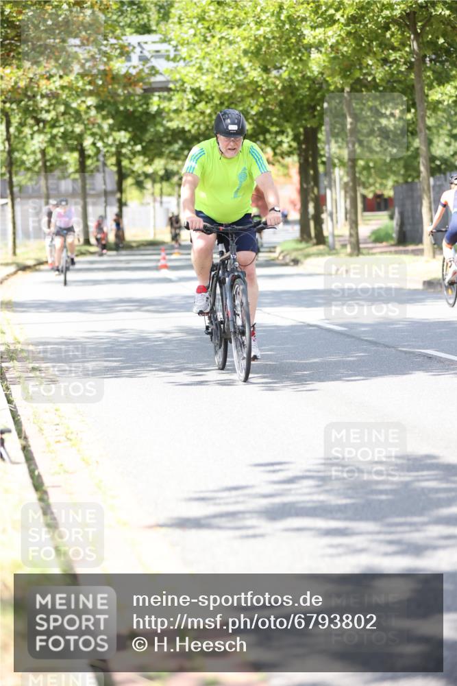 11.08.2024 - GEWOBA Citytriathlon Bremen H.Heesch http://msf.ph/oto/6793802 11.08.2024 13:22:29 Radfahren 207, xxx, 312, 340, 490, 523, 579, 590, 620, 661, 663, 704, 707 meine-sportfotos.de