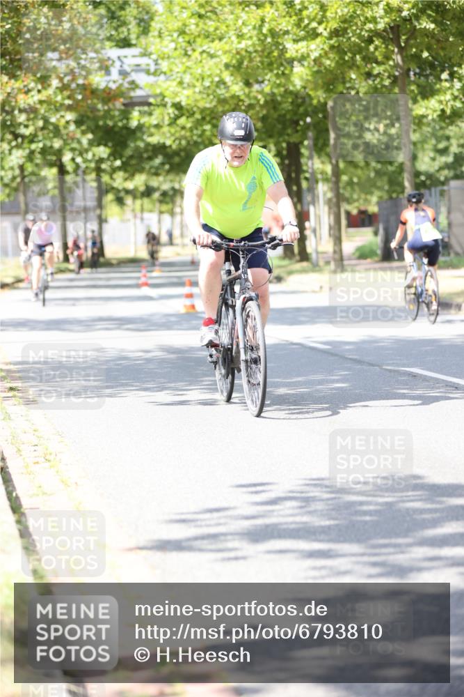 11.08.2024 - GEWOBA Citytriathlon Bremen H.Heesch http://msf.ph/oto/6793810 11.08.2024 13:22:29 Radfahren 207, xxx, 312, 340, 490, 523, 579, 590, 620, 661, 663, 704, 707 meine-sportfotos.de