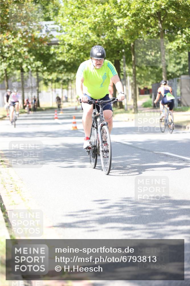 11.08.2024 - GEWOBA Citytriathlon Bremen H.Heesch http://msf.ph/oto/6793813 11.08.2024 13:22:30 Radfahren 207, xxx, 312, 340, 490, 523, 579, 590, 620, 661, 663, 704, 707 meine-sportfotos.de