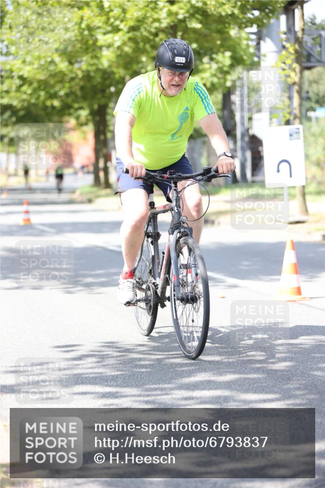11.08.2024 - GEWOBA Citytriathlon Bremen H.Heesch http://msf.ph/oto/6793837 11.08.2024 13:22:30 Radfahren 207, xxx, 312, 340, 490, 523, 579, 590, 620, 661, 663, 704, 707 meine-sportfotos.de