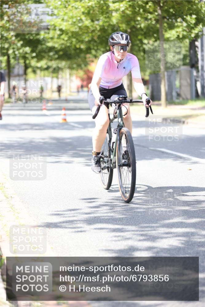11.08.2024 - GEWOBA Citytriathlon Bremen H.Heesch http://msf.ph/oto/6793856 11.08.2024 13:22:32 Radfahren 207, xxx, 340, 490, 523, 590, 620, 661, 663, 704, 707 meine-sportfotos.de