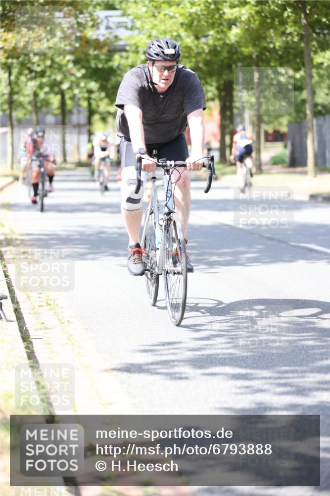 11.08.2024 - GEWOBA Citytriathlon Bremen H.Heesch http://msf.ph/oto/6793888 11.08.2024 13:22:34 Radfahren 207, xxx, 340, 490, 523, 590, 620, 661, 704, 707, 718 meine-sportfotos.de