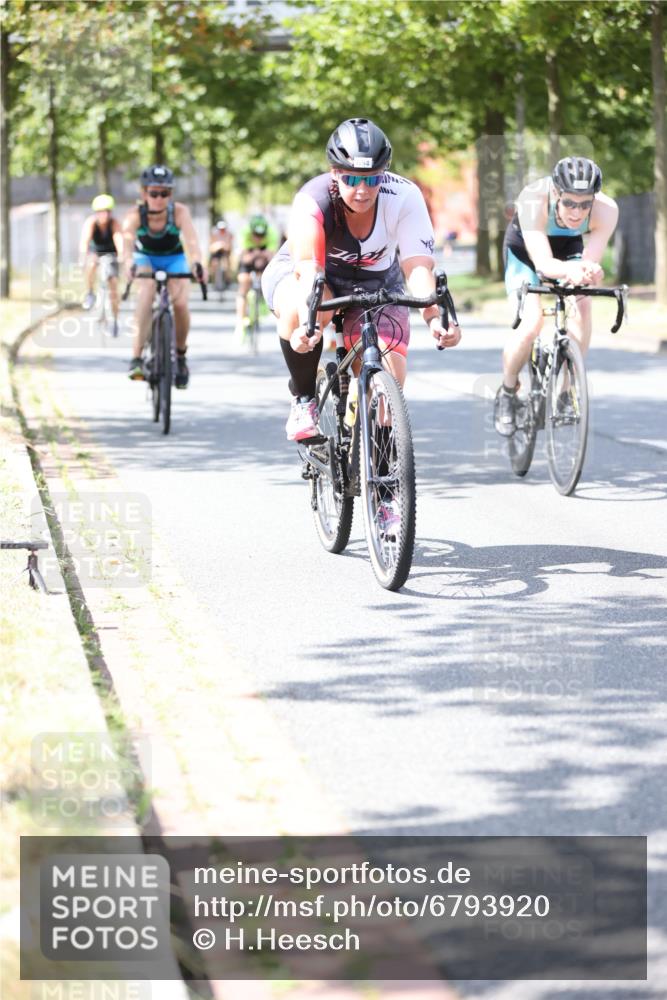 11.08.2024 - GEWOBA Citytriathlon Bremen H.Heesch http://msf.ph/oto/6793920 11.08.2024 13:22:36 Radfahren 207, xxx, 340, 490, 523, 563, 590, 620, 704, 707, 718 meine-sportfotos.de