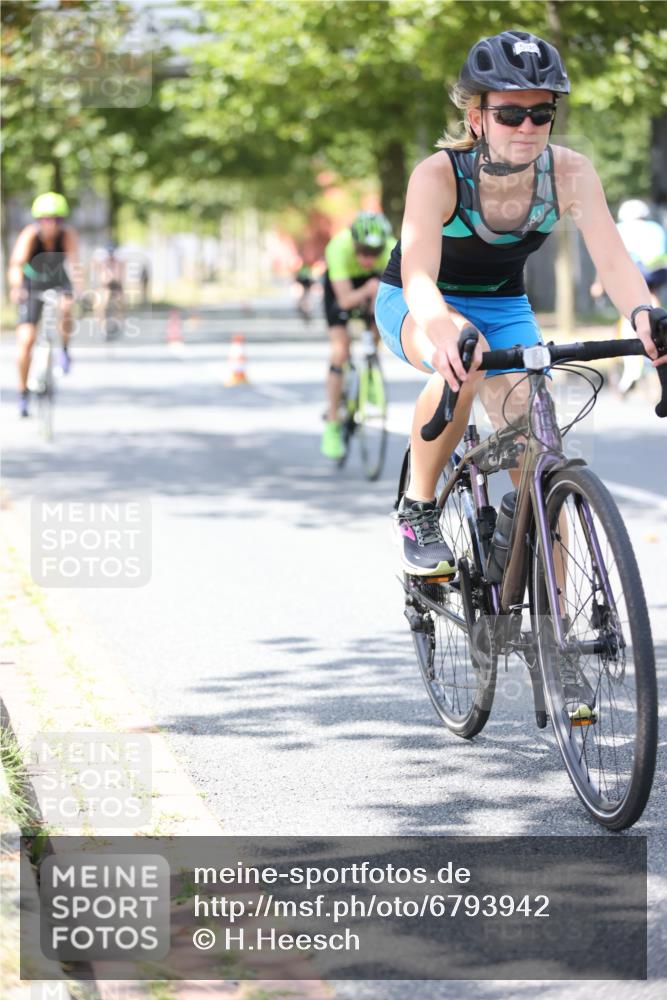 11.08.2024 - GEWOBA Citytriathlon Bremen H.Heesch http://msf.ph/oto/6793942 11.08.2024 13:22:37 Radfahren 207, xxx, 340, 490, 563, 590, 620, 704, 707, 718 meine-sportfotos.de