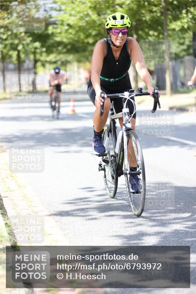 11.08.2024 - GEWOBA Citytriathlon Bremen H.Heesch http://msf.ph/oto/6793972 11.08.2024 13:22:38 Radfahren 207, xxx, 340, 490, 563, 590, 620, 704, 707, 718 meine-sportfotos.de