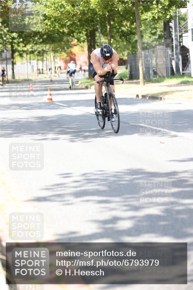 11.08.2024 - GEWOBA Citytriathlon Bremen H.Heesch http://msf.ph/oto/6793979 11.08.2024 13:22:39 Radfahren 207, xxx, 340, 490, 563, 590, 620, 704, 707, 718 meine-sportfotos.de