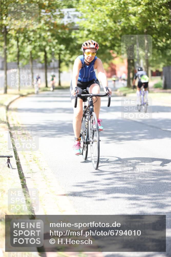 11.08.2024 - GEWOBA Citytriathlon Bremen H.Heesch http://msf.ph/oto/6794010 11.08.2024 13:22:46 Radfahren 204, 207, xxx, xxx, 236, 266, 305, 340, 563, 704, 707, 718 meine-sportfotos.de