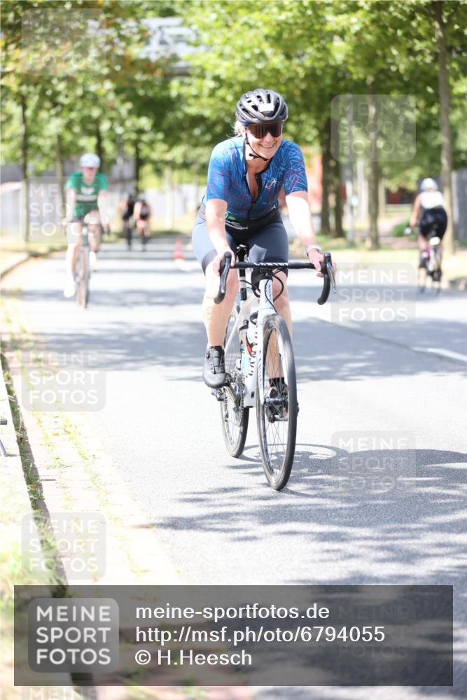 11.08.2024 - GEWOBA Citytriathlon Bremen H.Heesch http://msf.ph/oto/6794055 11.08.2024 13:22:50 Radfahren 204, 207, xxx, xxx, 236, 266, 305, 340, 375, 563, 589, 621, 704, 718 meine-sportfotos.de