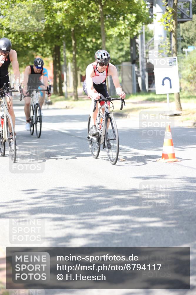 11.08.2024 - GEWOBA Citytriathlon Bremen H.Heesch http://msf.ph/oto/6794117 11.08.2024 13:22:54 Radfahren 204, xxx, 236, 266, 305, 375, 563, 574, 589, 621, 641, 698, 718, 721 meine-sportfotos.de