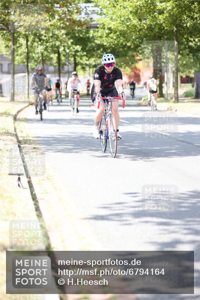 11.08.2024 - GEWOBA Citytriathlon Bremen H.Heesch http://msf.ph/oto/6794164 11.08.2024 13:23:03 Radfahren 204, xxx, 236, 266, 305, 375, 570, 574, 589, 621, 641, 698, 708, 721, 731 meine-sportfotos.de