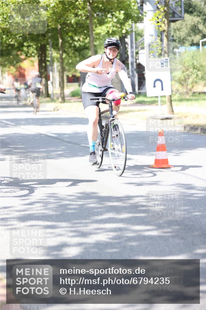 11.08.2024 - GEWOBA Citytriathlon Bremen H.Heesch http://msf.ph/oto/6794235 11.08.2024 13:23:05 Radfahren 204, xxx, 236, 266, 305, 375, 570, 574, 589, 621, 641, 698, 708, 721, 731 meine-sportfotos.de