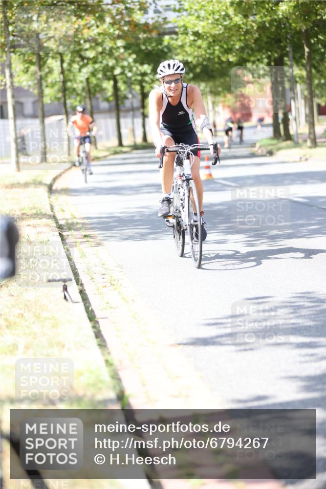 11.08.2024 - GEWOBA Citytriathlon Bremen H.Heesch http://msf.ph/oto/6794267 11.08.2024 13:23:09 Radfahren 204, 266, 375, 567, 570, 574, 589, 621, 641, 698, 708, 721, 731 meine-sportfotos.de