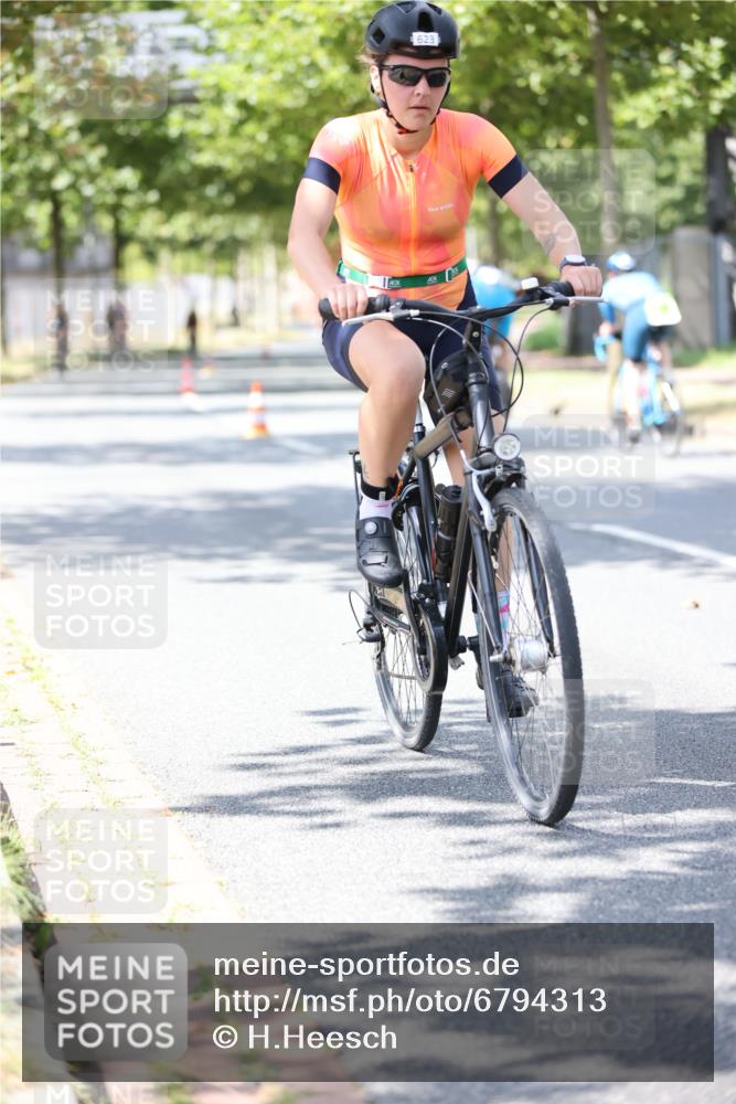 11.08.2024 - GEWOBA Citytriathlon Bremen H.Heesch http://msf.ph/oto/6794313 11.08.2024 13:23:12 Radfahren 375, 567, 570, 574, 589, 621, 641, 653, 698, 708, 721, 731 meine-sportfotos.de