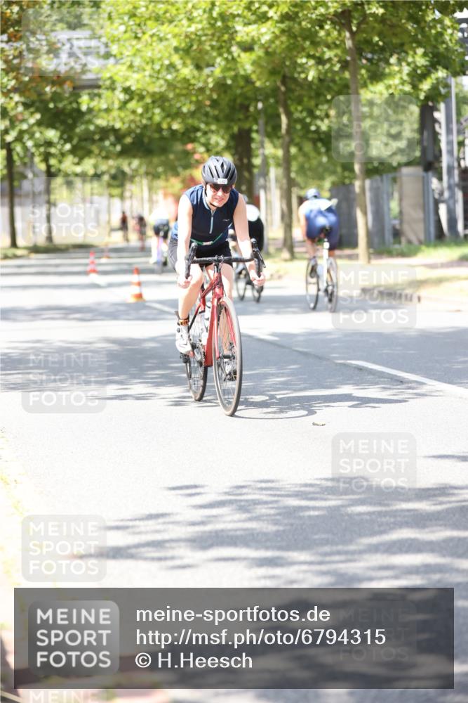 11.08.2024 - GEWOBA Citytriathlon Bremen H.Heesch http://msf.ph/oto/6794315 11.08.2024 13:26:23 Radfahren 202, 216, 241, 333, 468, 602, 632 meine-sportfotos.de
