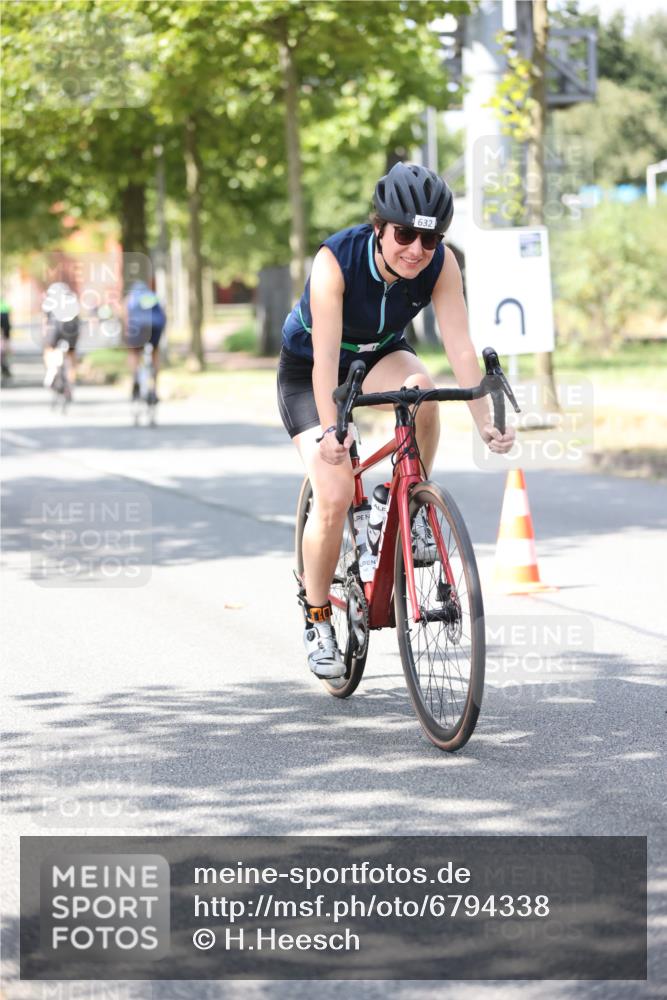 11.08.2024 - GEWOBA Citytriathlon Bremen H.Heesch http://msf.ph/oto/6794338 11.08.2024 13:26:23 Radfahren 202, 216, 241, 333, 468, 602, 632 meine-sportfotos.de