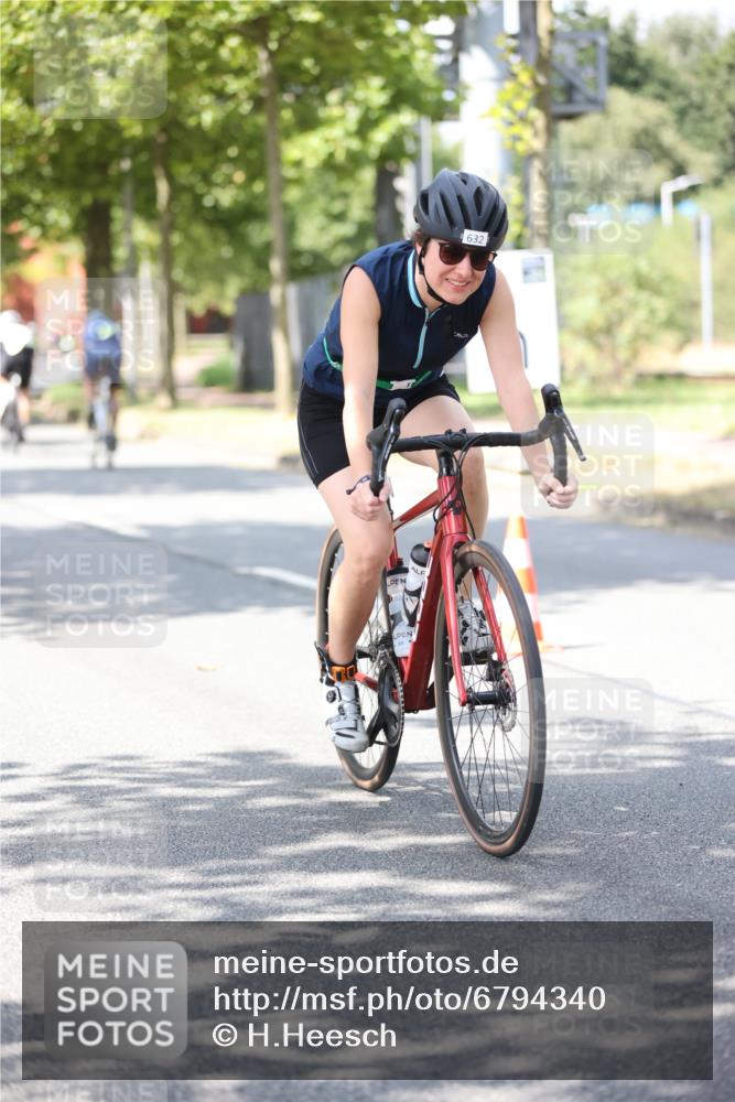 11.08.2024 - GEWOBA Citytriathlon Bremen H.Heesch http://msf.ph/oto/6794340 11.08.2024 13:26:24 Radfahren 202, 216, 241, 333, 468, 602, 632 meine-sportfotos.de