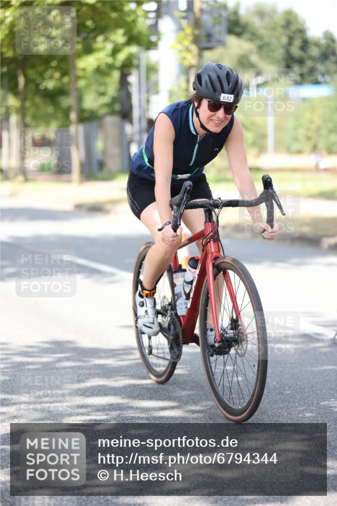 11.08.2024 - GEWOBA Citytriathlon Bremen H.Heesch http://msf.ph/oto/6794344 11.08.2024 13:26:24 Radfahren 202, 216, 241, 333, 468, 602, 632 meine-sportfotos.de