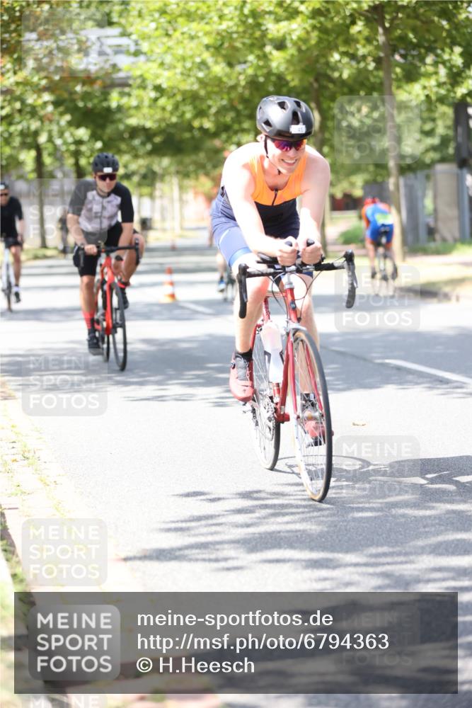 11.08.2024 - GEWOBA Citytriathlon Bremen H.Heesch http://msf.ph/oto/6794363 11.08.2024 13:26:32 Radfahren 239, 241, 333, 399, 413, 468, 602 meine-sportfotos.de