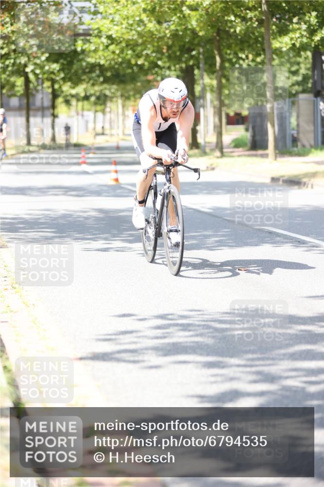 11.08.2024 - GEWOBA Citytriathlon Bremen H.Heesch http://msf.ph/oto/6794535 11.08.2024 13:26:42 Radfahren 239, 241, 333, 399, 413, 468, 585, 602 meine-sportfotos.de