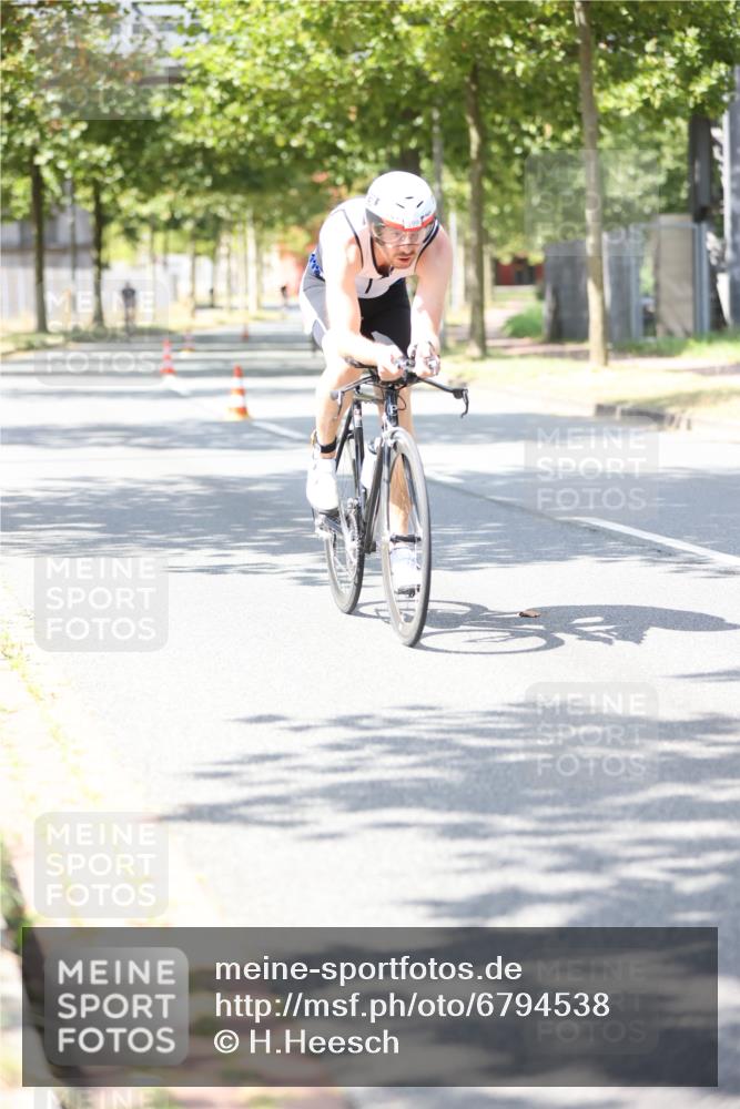 11.08.2024 - GEWOBA Citytriathlon Bremen H.Heesch http://msf.ph/oto/6794538 11.08.2024 13:26:43 Radfahren 239, 333, 399, 413, 468, 585, 602 meine-sportfotos.de