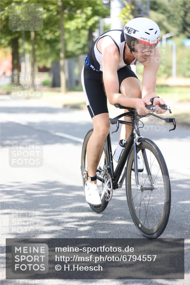11.08.2024 - GEWOBA Citytriathlon Bremen H.Heesch http://msf.ph/oto/6794557 11.08.2024 13:26:43 Radfahren 239, 333, 399, 413, 468, 585, 602 meine-sportfotos.de