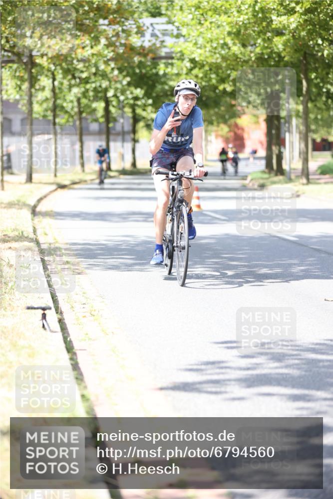 11.08.2024 - GEWOBA Citytriathlon Bremen H.Heesch http://msf.ph/oto/6794560 11.08.2024 13:26:45 Radfahren 239, 333, 399, 413, 585, 602 meine-sportfotos.de
