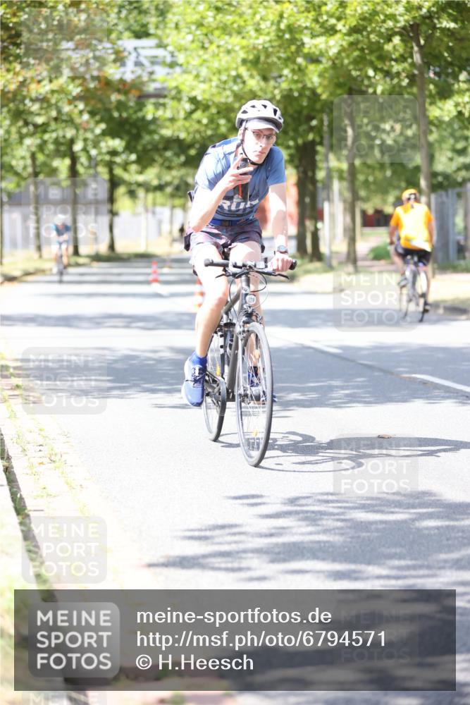 11.08.2024 - GEWOBA Citytriathlon Bremen H.Heesch http://msf.ph/oto/6794571 11.08.2024 13:26:45 Radfahren 239, 333, 399, 413, 585, 602 meine-sportfotos.de