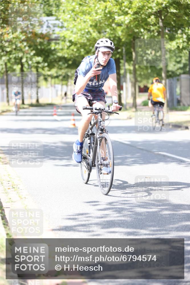 11.08.2024 - GEWOBA Citytriathlon Bremen H.Heesch http://msf.ph/oto/6794574 11.08.2024 13:26:46 Radfahren 239, 399, 413, 585, 602 meine-sportfotos.de