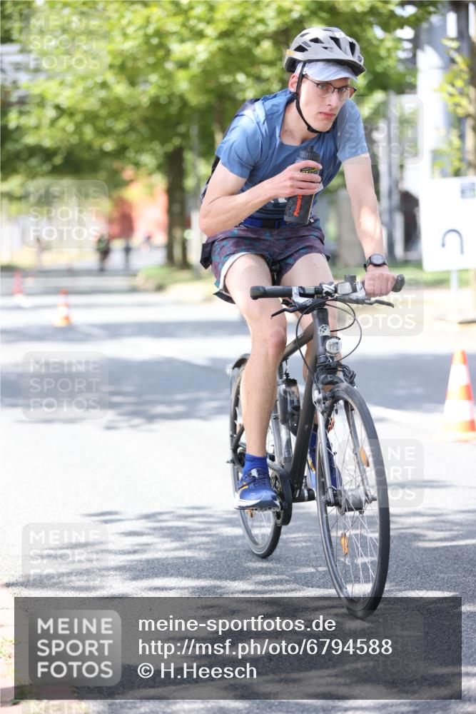 11.08.2024 - GEWOBA Citytriathlon Bremen H.Heesch http://msf.ph/oto/6794588 11.08.2024 13:26:46 Radfahren 239, 399, 413, 585, 602 meine-sportfotos.de