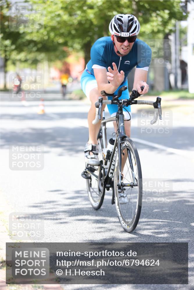 11.08.2024 - GEWOBA Citytriathlon Bremen H.Heesch http://msf.ph/oto/6794624 11.08.2024 13:26:49 Radfahren 239, 399, 413, 585 meine-sportfotos.de