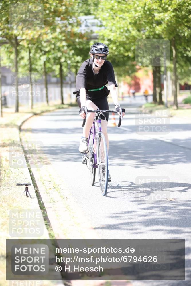 11.08.2024 - GEWOBA Citytriathlon Bremen H.Heesch http://msf.ph/oto/6794626 11.08.2024 13:26:56 Radfahren 209, 239, 300, 399, 426, 428, 460, 492, 538, 585 meine-sportfotos.de