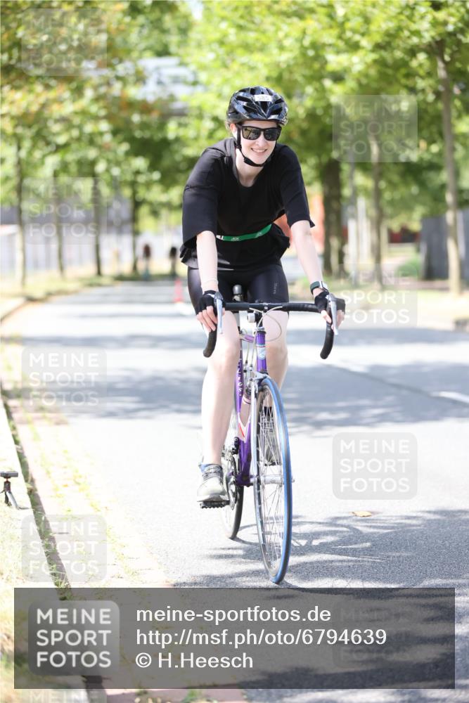 11.08.2024 - GEWOBA Citytriathlon Bremen H.Heesch http://msf.ph/oto/6794639 11.08.2024 13:26:56 Radfahren 209, 239, 300, 399, 426, 428, 460, 492, 538, 585 meine-sportfotos.de