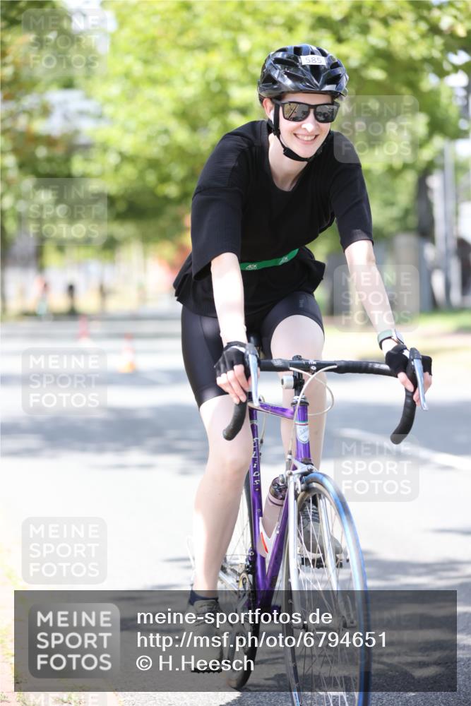 11.08.2024 - GEWOBA Citytriathlon Bremen H.Heesch http://msf.ph/oto/6794651 11.08.2024 13:26:57 Radfahren 208, 209, 239, 300, 426, 428, 460, 492, 538, 585 meine-sportfotos.de