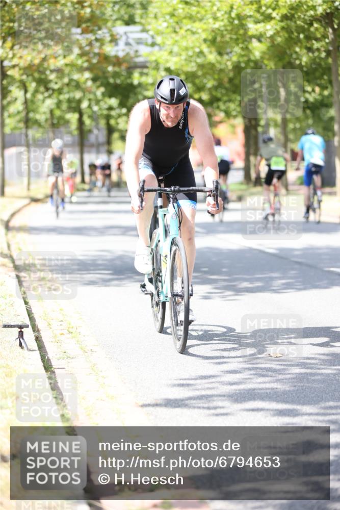 11.08.2024 - GEWOBA Citytriathlon Bremen H.Heesch http://msf.ph/oto/6794653 11.08.2024 13:27:03 Radfahren 208, 209, 300, 426, 428, 460, 492, 538, 585 meine-sportfotos.de