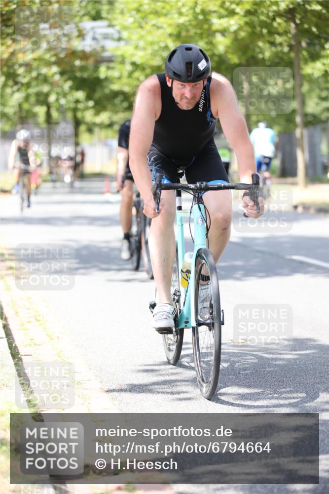 11.08.2024 - GEWOBA Citytriathlon Bremen H.Heesch http://msf.ph/oto/6794664 11.08.2024 13:27:03 Radfahren 208, 209, 300, 426, 428, 460, 492, 538, 585 meine-sportfotos.de