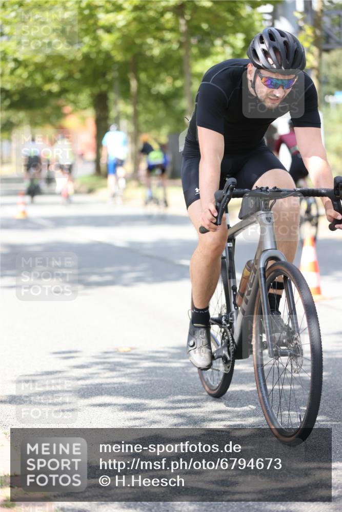 11.08.2024 - GEWOBA Citytriathlon Bremen H.Heesch http://msf.ph/oto/6794673 11.08.2024 13:27:04 Radfahren 208, 209, 300, 426, 428, 460, 492, 538, 585 meine-sportfotos.de