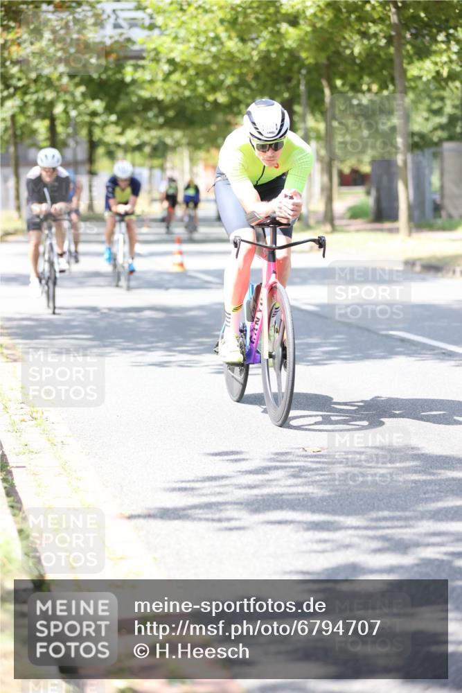 11.08.2024 - GEWOBA Citytriathlon Bremen H.Heesch http://msf.ph/oto/6794707 11.08.2024 13:27:06 Radfahren 208, 209, 300, 426, 428, 460, 492, 538 meine-sportfotos.de