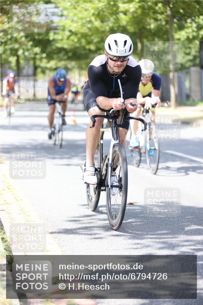 11.08.2024 - GEWOBA Citytriathlon Bremen H.Heesch http://msf.ph/oto/6794726 11.08.2024 13:27:07 Radfahren 208, 209, 300, 426, 428, 460, 492, 538 meine-sportfotos.de