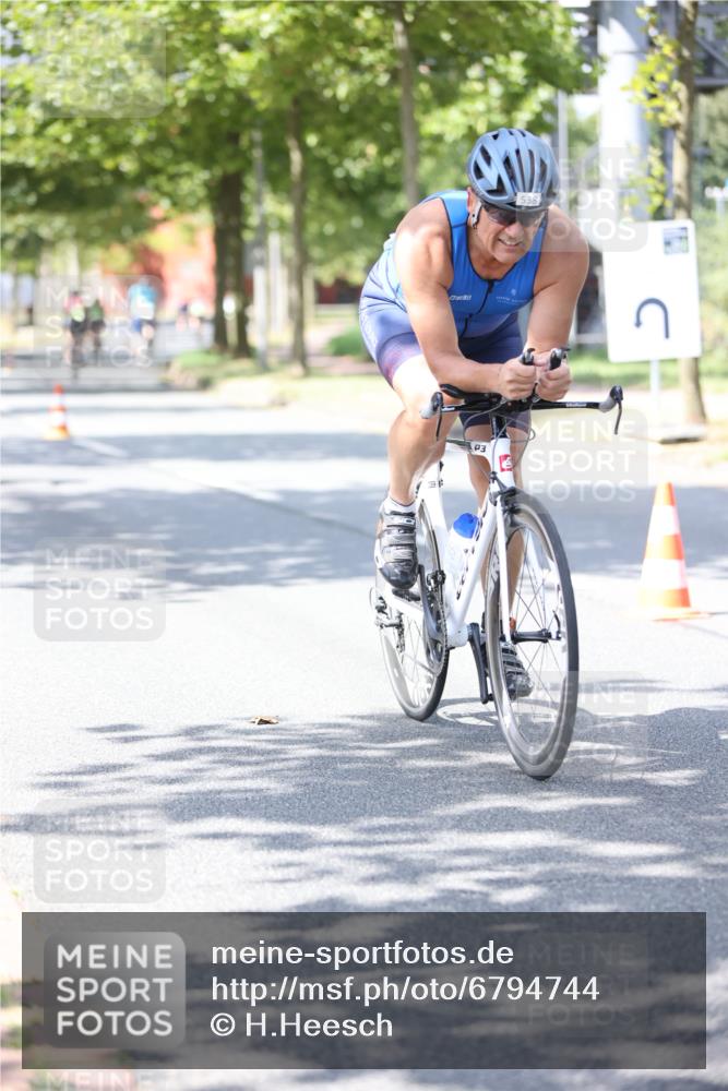 11.08.2024 - GEWOBA Citytriathlon Bremen H.Heesch http://msf.ph/oto/6794744 11.08.2024 13:27:08 Radfahren 208, 209, 300, 317, 426, 428, 460, 492, 538 meine-sportfotos.de