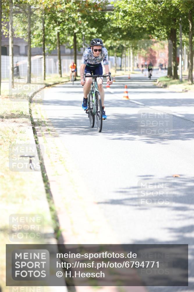 11.08.2024 - GEWOBA Citytriathlon Bremen H.Heesch http://msf.ph/oto/6794771 11.08.2024 13:27:21 Radfahren 208, 317, 327, xxx, 538 meine-sportfotos.de