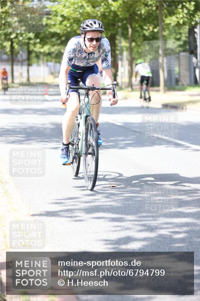 11.08.2024 - GEWOBA Citytriathlon Bremen H.Heesch http://msf.ph/oto/6794799 11.08.2024 13:27:21 Radfahren 208, 317, 327, xxx, 538 meine-sportfotos.de