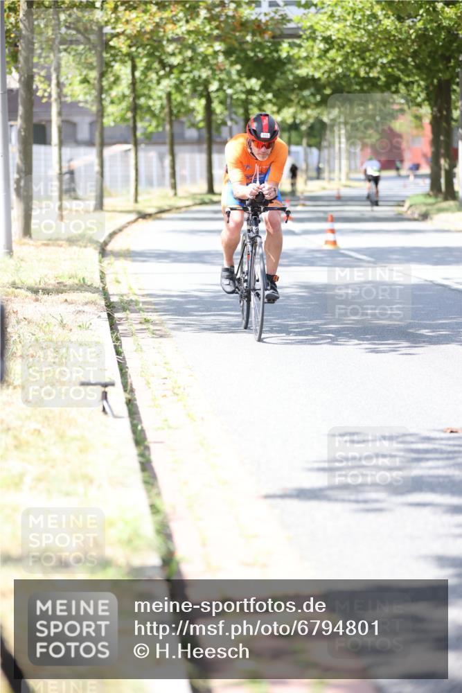11.08.2024 - GEWOBA Citytriathlon Bremen H.Heesch http://msf.ph/oto/6794801 11.08.2024 13:27:25 Radfahren 317, 327, xxx, 619 meine-sportfotos.de