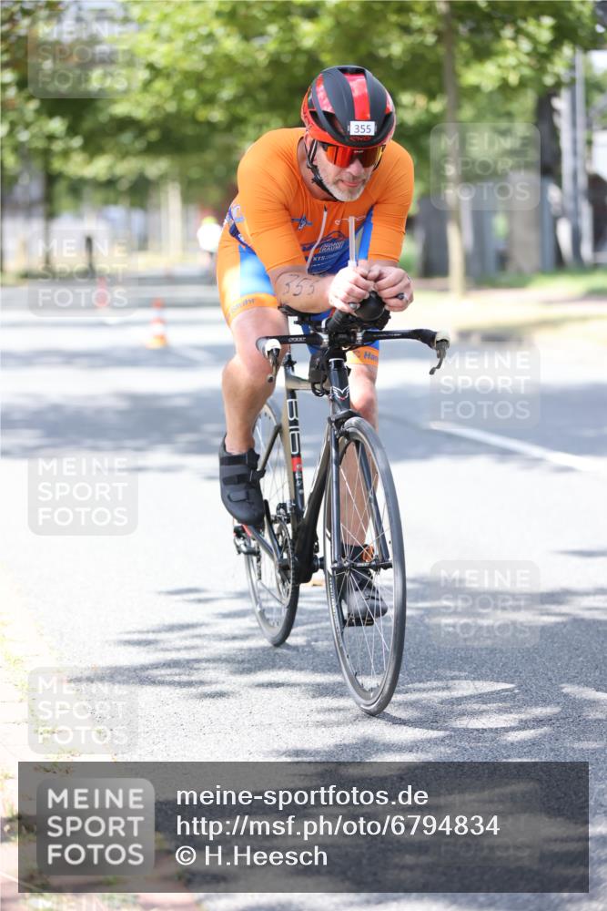 11.08.2024 - GEWOBA Citytriathlon Bremen H.Heesch http://msf.ph/oto/6794834 11.08.2024 13:27:25 Radfahren 317, 327, xxx, 619 meine-sportfotos.de