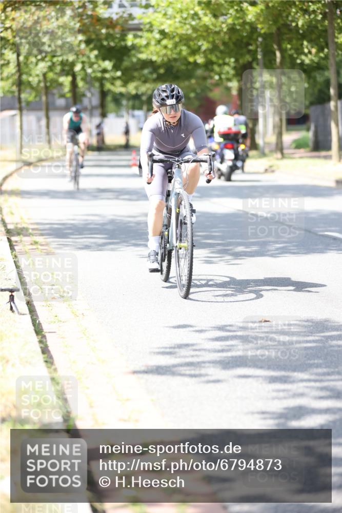 11.08.2024 - GEWOBA Citytriathlon Bremen H.Heesch http://msf.ph/oto/6794873 11.08.2024 13:27:43 Radfahren 264, 280, 287, 288, 304, 315, 327, 336, 549, 619 meine-sportfotos.de