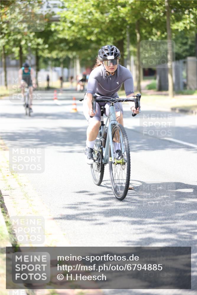 11.08.2024 - GEWOBA Citytriathlon Bremen H.Heesch http://msf.ph/oto/6794885 11.08.2024 13:27:44 Radfahren 264, 280, 287, 288, 304, 315, 327, 336, 549, 619 meine-sportfotos.de