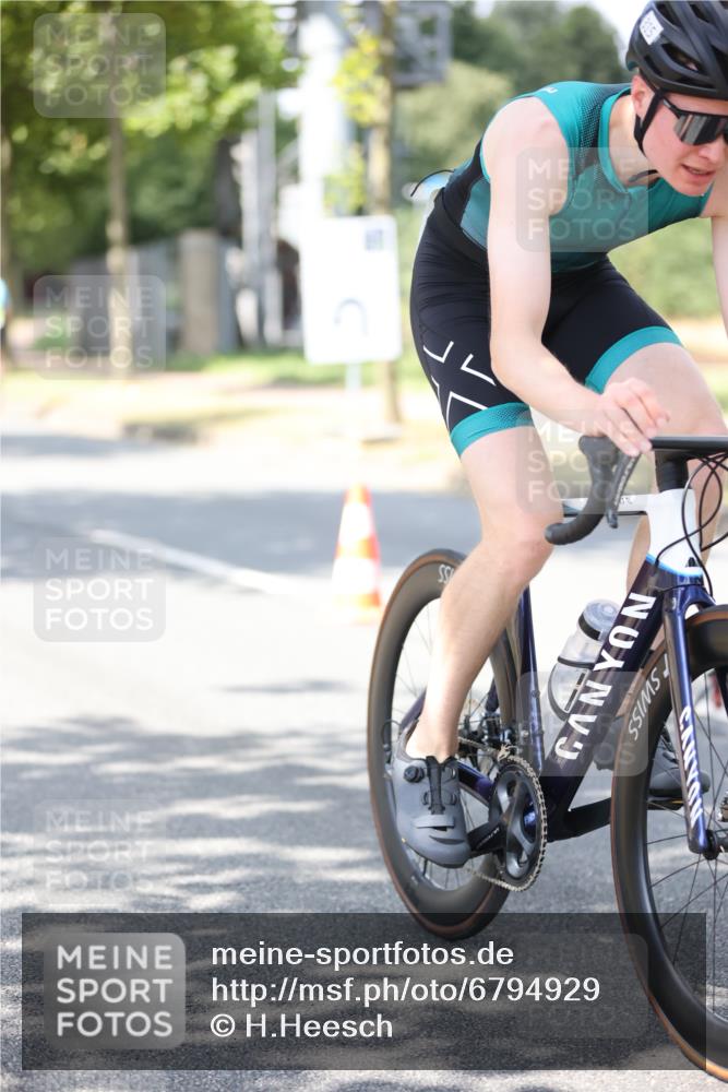 11.08.2024 - GEWOBA Citytriathlon Bremen H.Heesch http://msf.ph/oto/6794929 11.08.2024 13:27:45 Radfahren 264, 280, 287, 288, 304, 315, 336, 549, 619 meine-sportfotos.de