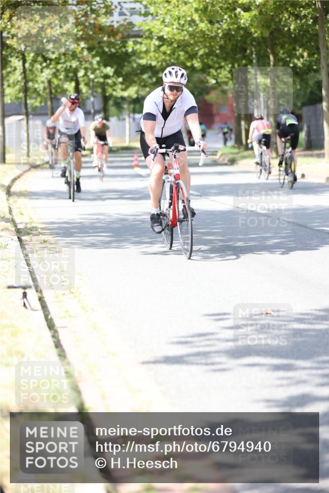 11.08.2024 - GEWOBA Citytriathlon Bremen H.Heesch http://msf.ph/oto/6794940 11.08.2024 13:27:49 Radfahren 264, 280, 287, 288, 304, 315, 336, 549, 619, 727 meine-sportfotos.de