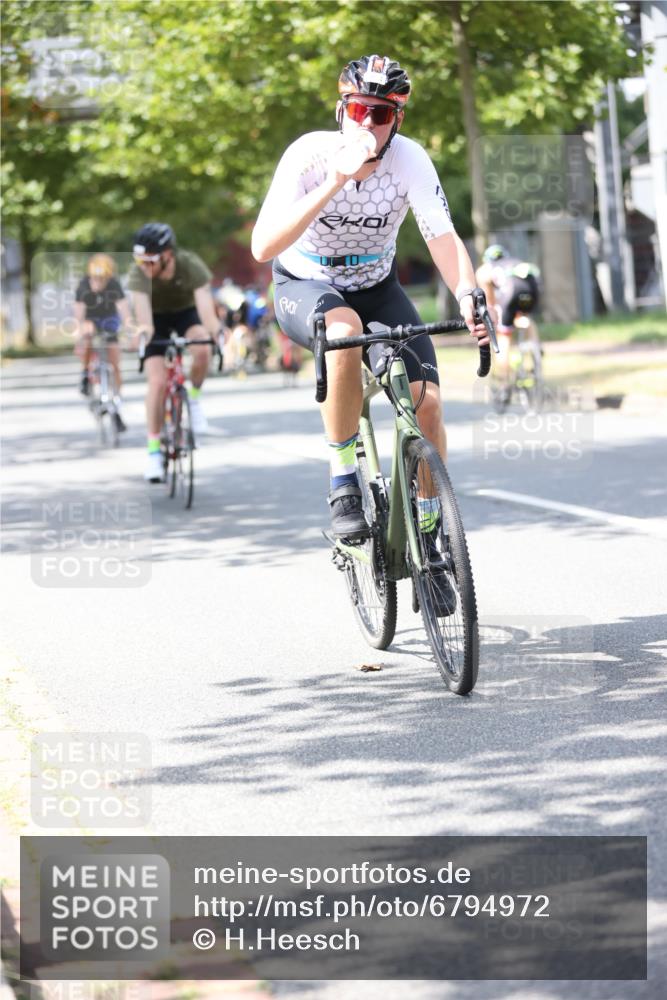 11.08.2024 - GEWOBA Citytriathlon Bremen H.Heesch http://msf.ph/oto/6794972 11.08.2024 13:27:51 Radfahren 264, 280, 287, 288, 304, 315, 336, 549, 727 meine-sportfotos.de