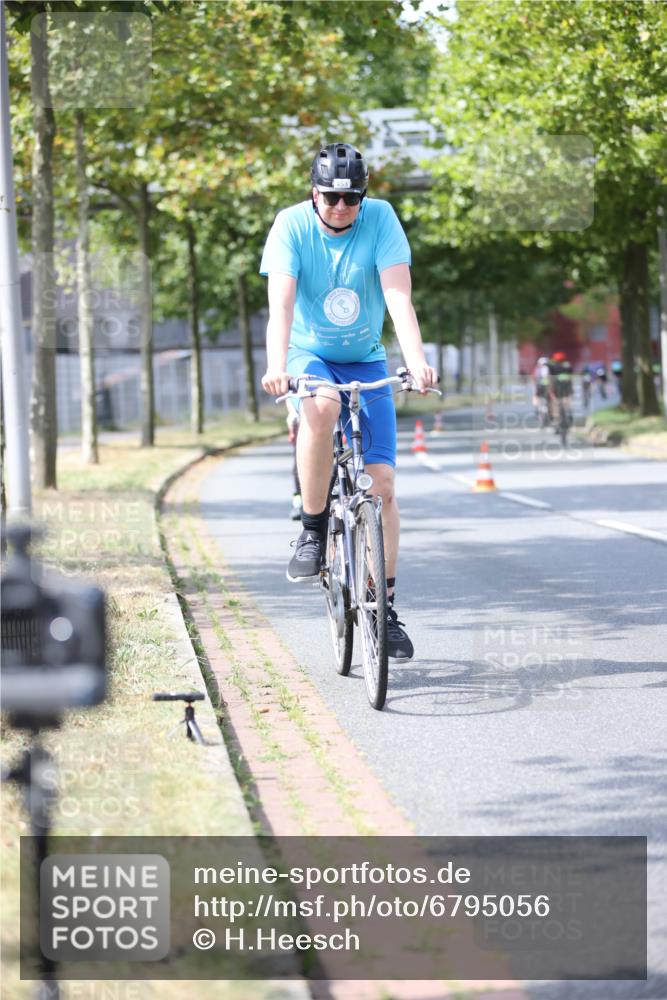 11.08.2024 - GEWOBA Citytriathlon Bremen H.Heesch http://msf.ph/oto/6795056 11.08.2024 13:28:06 Radfahren 201, 297, 304, 325, 727 meine-sportfotos.de